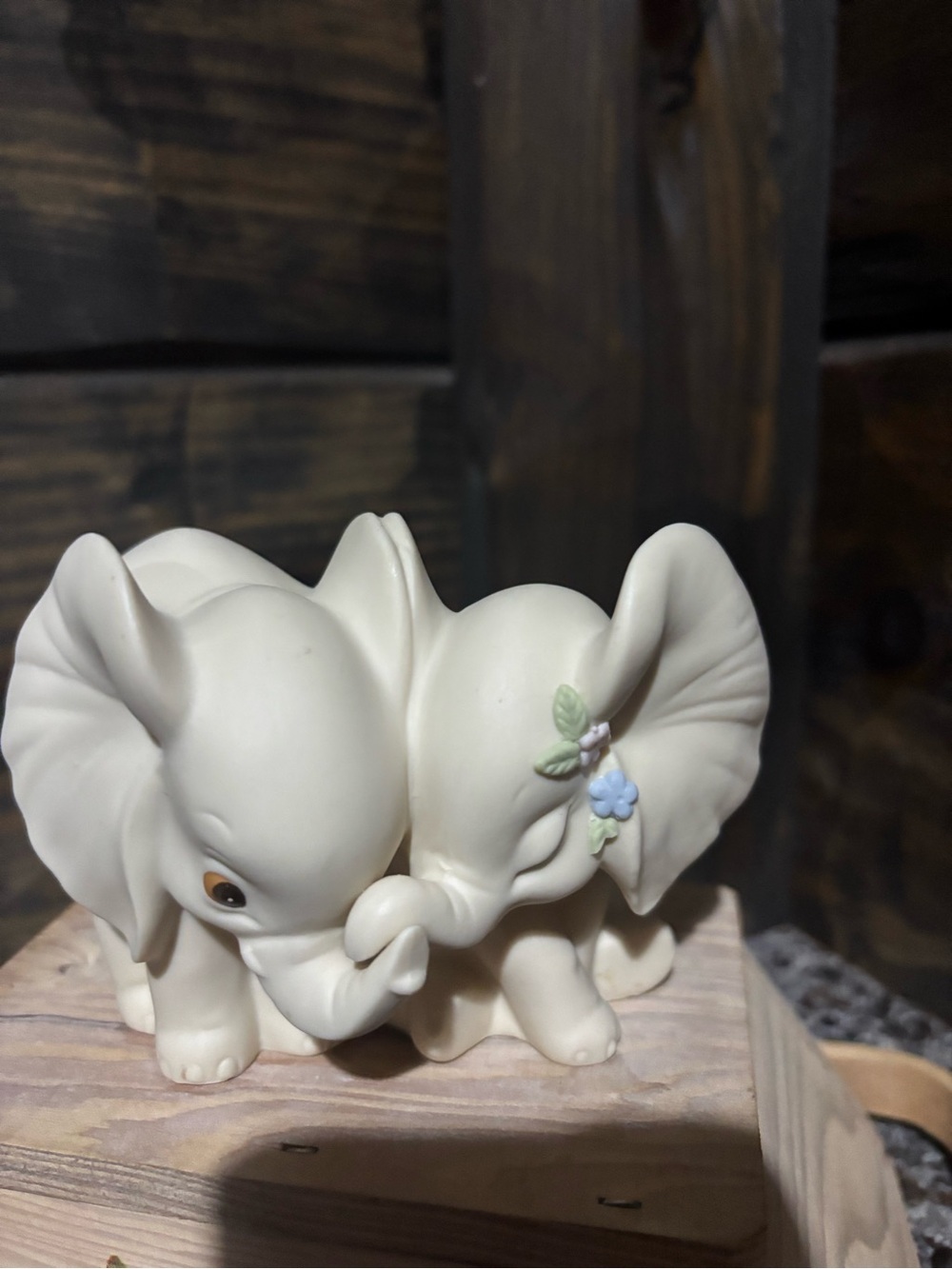 Homco lovers 1993 Elephants
